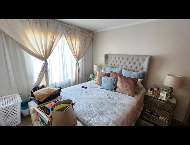 2 BEDROOM TOWNHOUSE FOR SALE IN CASTLEVIEW